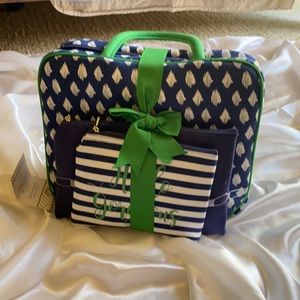 Small bag with 2 travel size bag